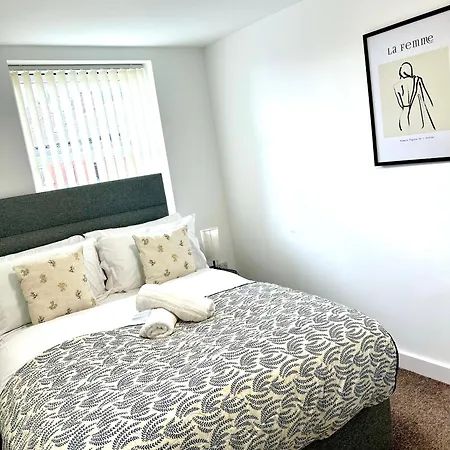 Failsworth Luxury Apartment With Free Parking By Daley Stays Manchester Exterior photo